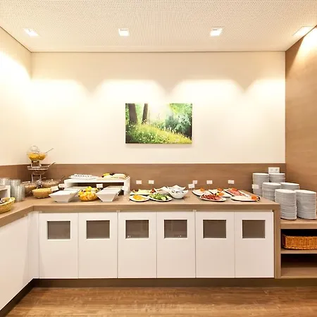 מלון Garner - Charlottenburg, An Ihg