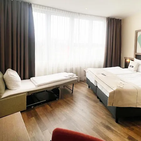Garner - Charlottenburg, An Ihg 3* Берлин