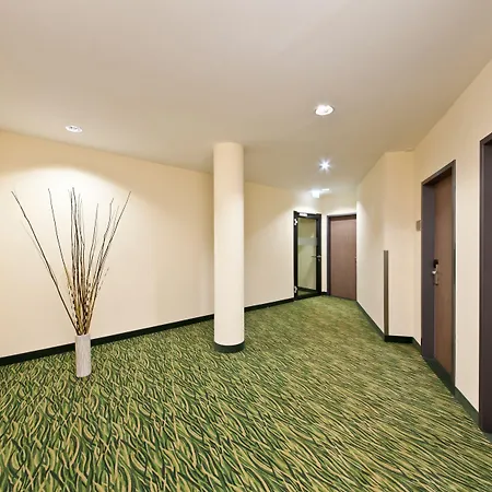 Garner - Charlottenburg, An Ihg 3* Берлин