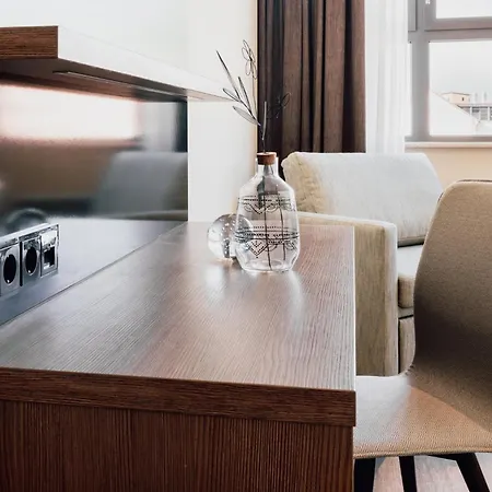 Garner - Charlottenburg, An Ihg