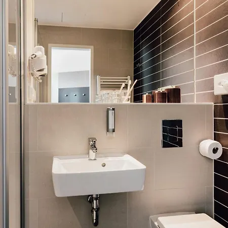 Garner - Charlottenburg, An Ihg Szálloda