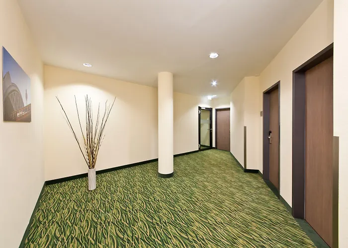 Garner - Charlottenburg, An Ihg 3* 베를린